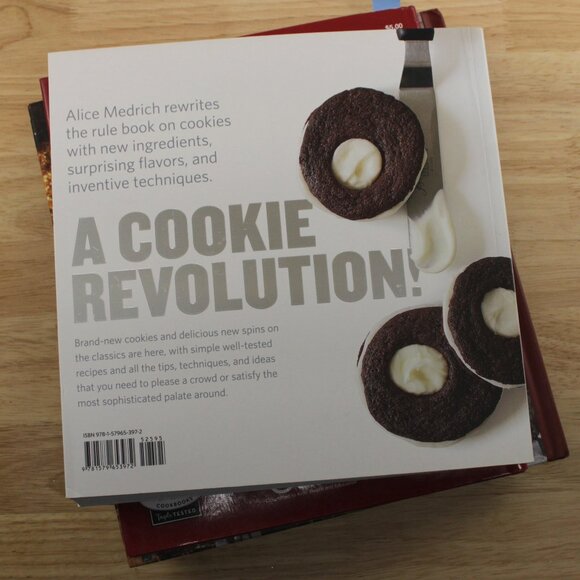 Chewy Gooey Crispy Crunchy Cookbook Baking 2/10 - Picture 2 of 3